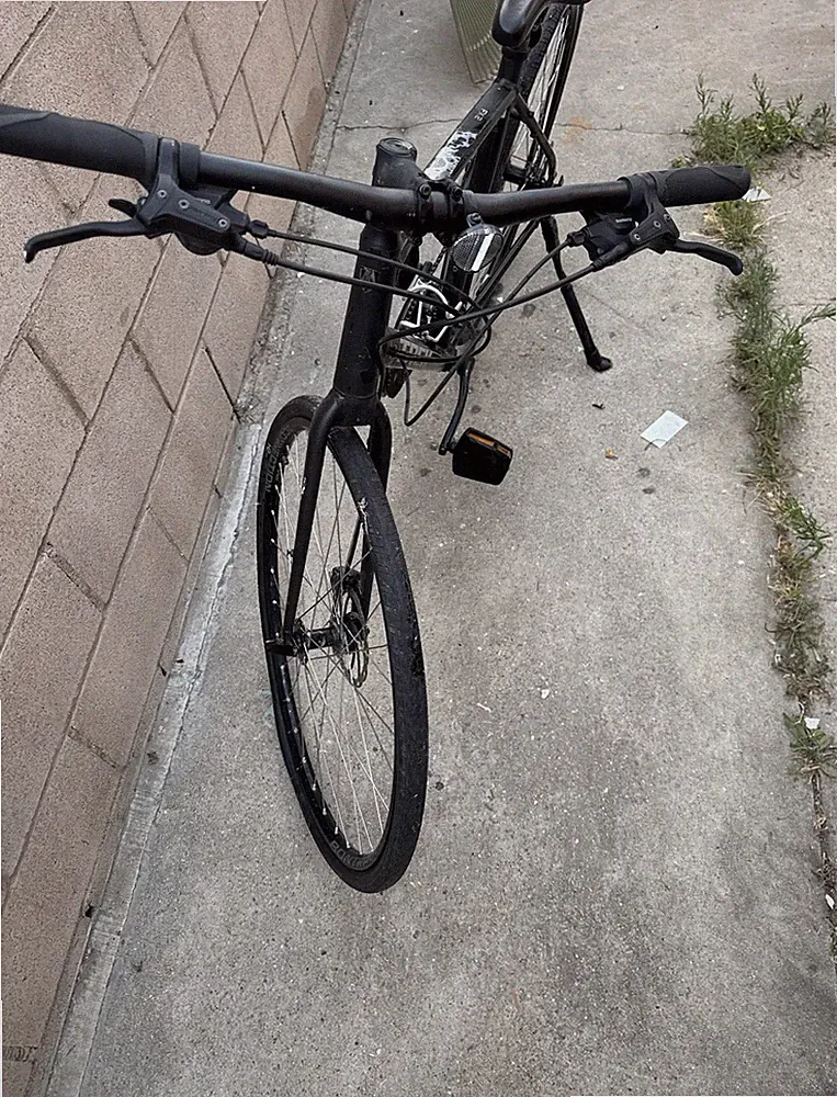 Trek FX 2 Hybrid Bike 700C Black Flat Bar Mechanical Disc Derailleur
